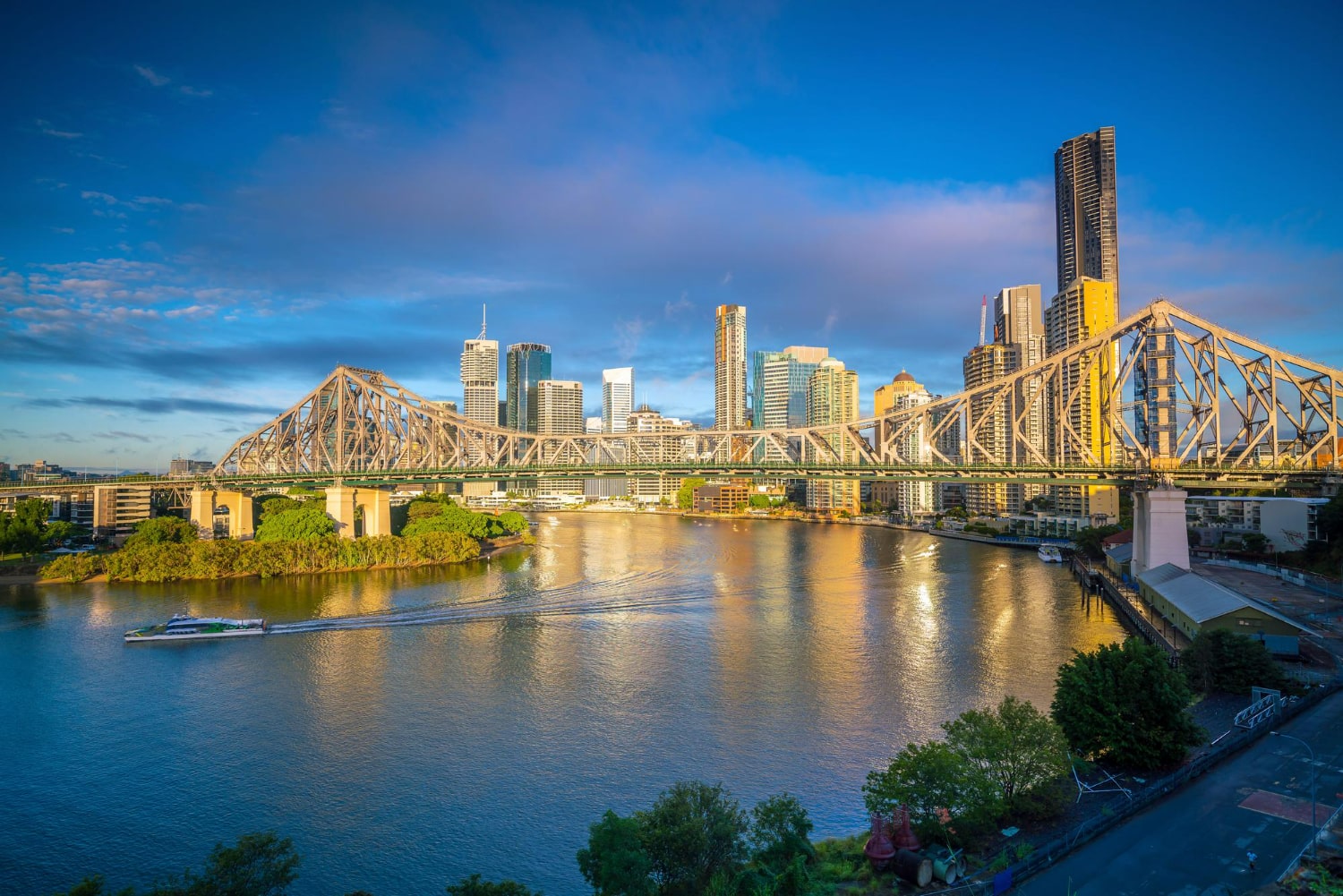 brisbane-city-skyline-brisbane-river-australia-min Image