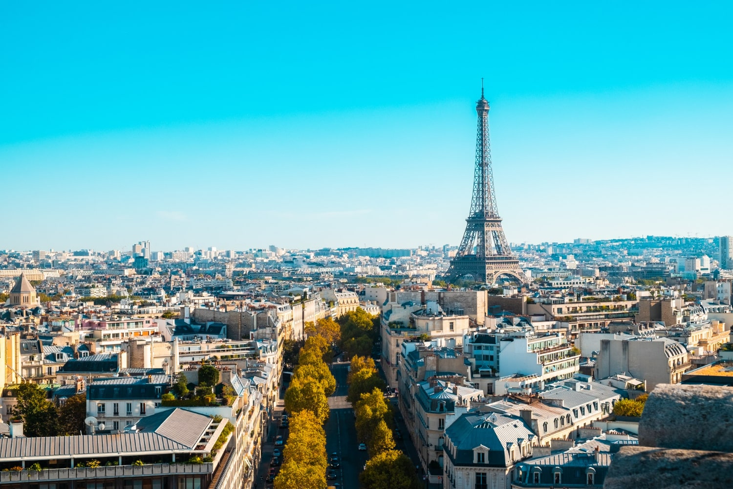 cityscape-paris-sunlight-blue-sky-france-min Image